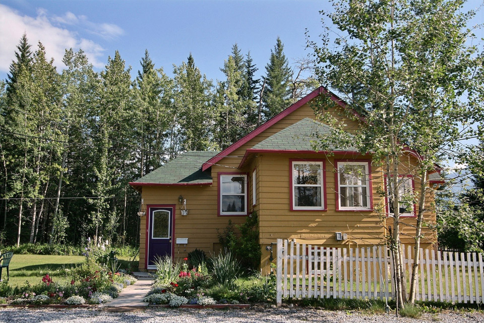 canmore-cottage-1
