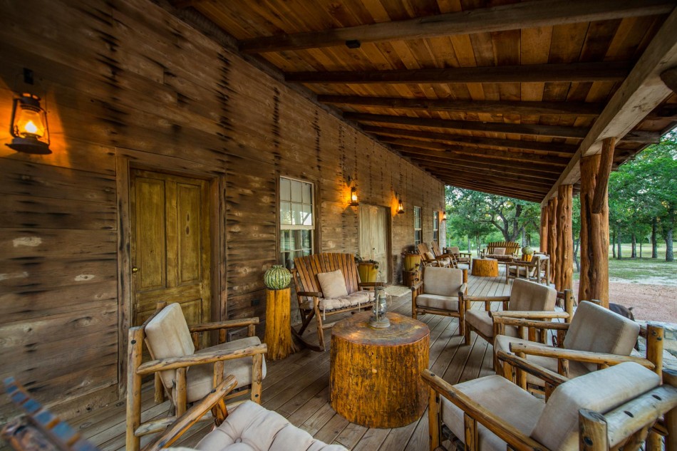 east-texas-log-cabin-heritage-barns-2