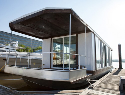 metroship-metro-prefab-houseboat-1